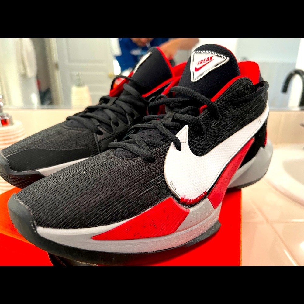 The Greek Freak 2’s. SIZE 10